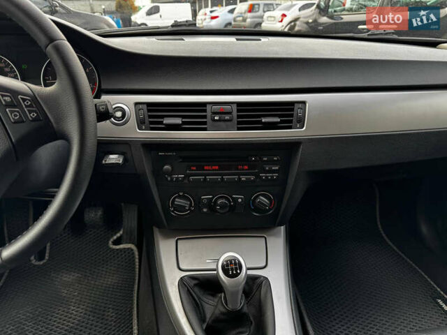 Серый БМВ 3 Серия, объемом двигателя 2 л и пробегом 303 тыс. км за 6700 $, фото 10 на Automoto.ua