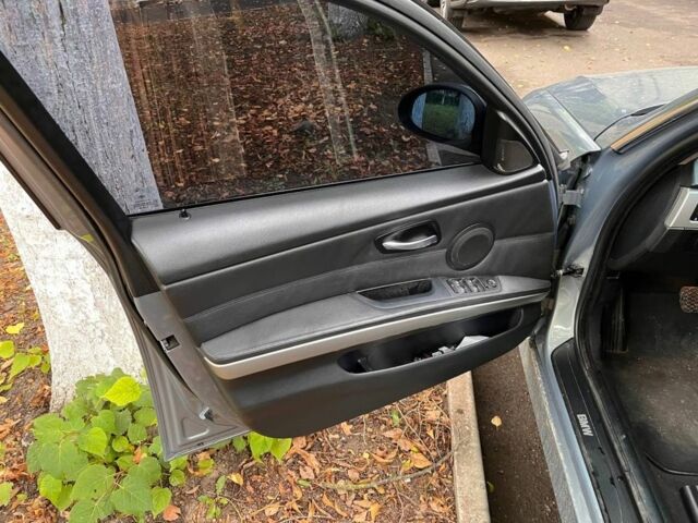 Серый БМВ 3 Серия, объемом двигателя 3 л и пробегом 320 тыс. км за 8750 $, фото 9 на Automoto.ua