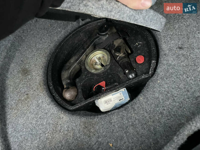 Серый БМВ 3 Серия, объемом двигателя 1.8 л и пробегом 229 тыс. км за 4299 $, фото 21 на Automoto.ua