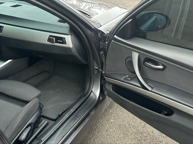 Серый БМВ 3 Серия, объемом двигателя 2 л и пробегом 380 тыс. км за 7200 $, фото 5 на Automoto.ua