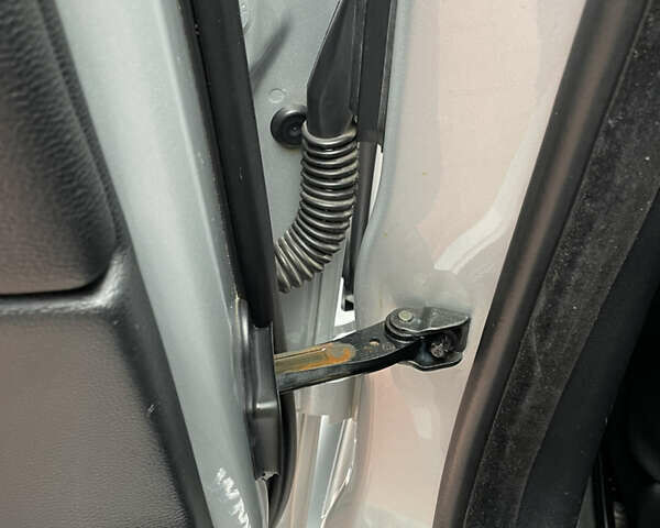 Серый БМВ 3 Серия, объемом двигателя 2 л и пробегом 298 тыс. км за 5300 $, фото 45 на Automoto.ua