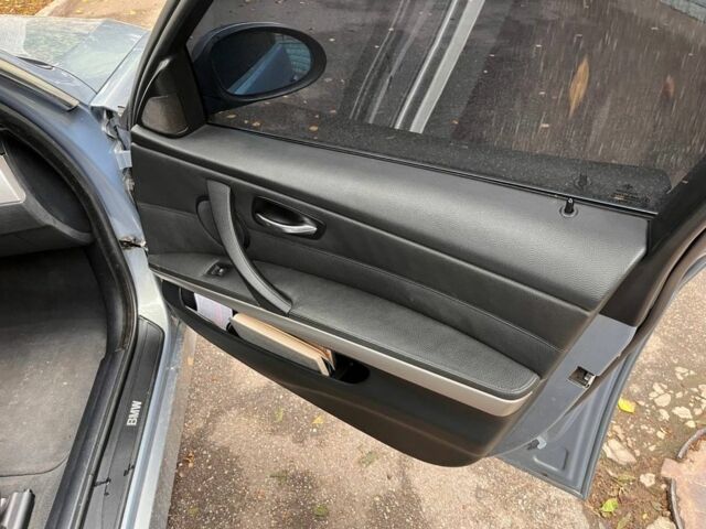 Серый БМВ 3 Серия, объемом двигателя 3 л и пробегом 320 тыс. км за 8750 $, фото 12 на Automoto.ua