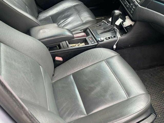 Серый БМВ 3 Серия, объемом двигателя 2.2 л и пробегом 300 тыс. км за 6000 $, фото 7 на Automoto.ua