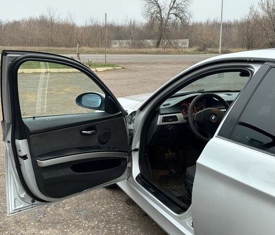 Серый БМВ 3 Серия, объемом двигателя 2 л и пробегом 300 тыс. км за 3300 $, фото 8 на Automoto.ua