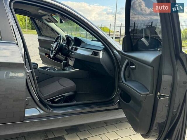 Сірий БМВ 3 Серія, об'ємом двигуна 3 л та пробігом 242 тис. км за 9400 $, фото 40 на Automoto.ua