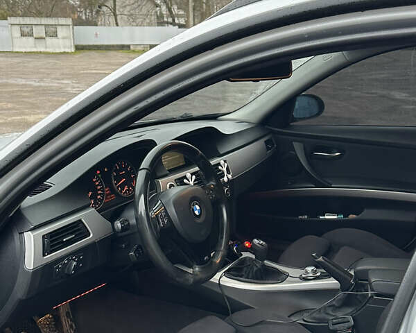 Сірий БМВ 3 Серія, об'ємом двигуна 2 л та пробігом 343 тис. км за 5199 $, фото 18 на Automoto.ua