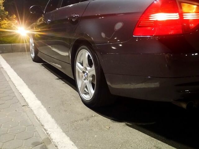 Серый БМВ 3 Серия, объемом двигателя 3 л и пробегом 325 тыс. км за 8899 $, фото 4 на Automoto.ua