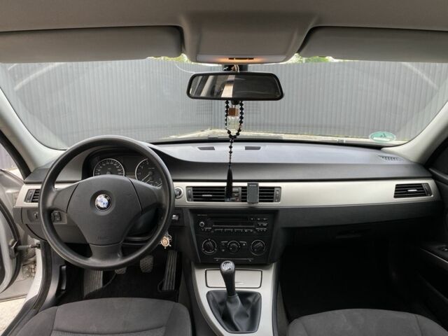 Серый БМВ 3 Серия, объемом двигателя 2 л и пробегом 208 тыс. км за 5500 $, фото 6 на Automoto.ua