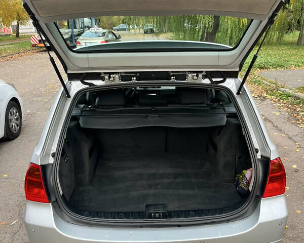 Сірий БМВ 3 Серія, об'ємом двигуна 2.99 л та пробігом 263 тис. км за 11000 $, фото 21 на Automoto.ua