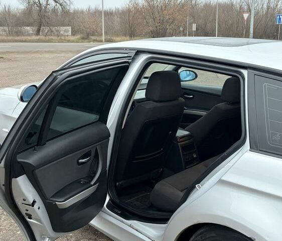 Серый БМВ 3 Серия, объемом двигателя 2 л и пробегом 300 тыс. км за 3300 $, фото 15 на Automoto.ua