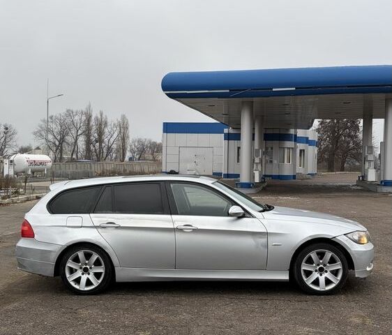 Серый БМВ 3 Серия, объемом двигателя 2 л и пробегом 300 тыс. км за 3300 $, фото 3 на Automoto.ua