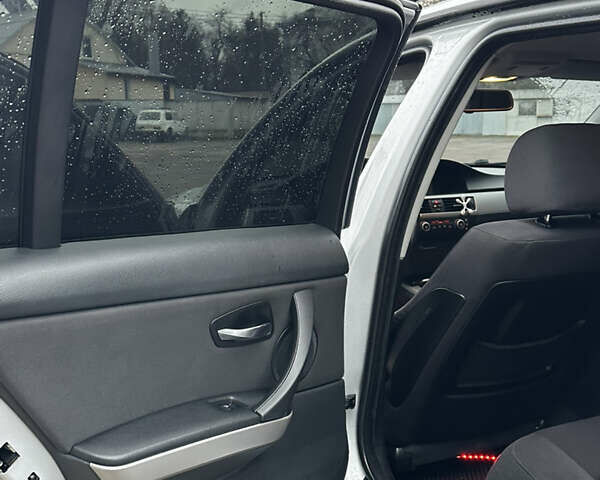 Сірий БМВ 3 Серія, об'ємом двигуна 2 л та пробігом 343 тис. км за 5199 $, фото 20 на Automoto.ua