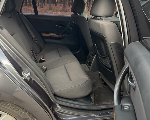 БМВ 3 Серия 2006 в Владимир-Волынский на Automoto.ua Серый БМВ 3 Серия, объемом двигателя 3 л и пробегом 382 тыс. км за 7200 $, фото 9 на Automoto.ua