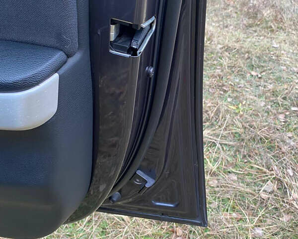 Серый БМВ 3 Серия, объемом двигателя 2 л и пробегом 511 тыс. км за 5900 $, фото 5 на Automoto.ua