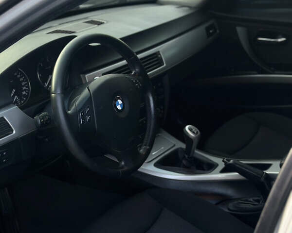 Серый БМВ 3 Серия, объемом двигателя 2 л и пробегом 290 тыс. км за 7350 $, фото 7 на Automoto.ua