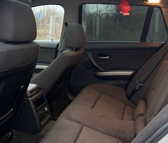 Серый БМВ 3 Серия, объемом двигателя 2 л и пробегом 300 тыс. км за 3300 $, фото 16 на Automoto.ua