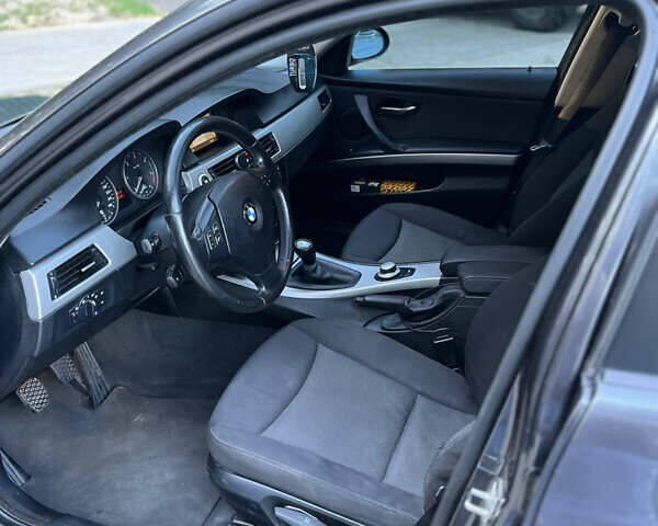 Серый БМВ 3 Серия, объемом двигателя 2 л и пробегом 380 тыс. км за 6600 $, фото 16 на Automoto.ua
