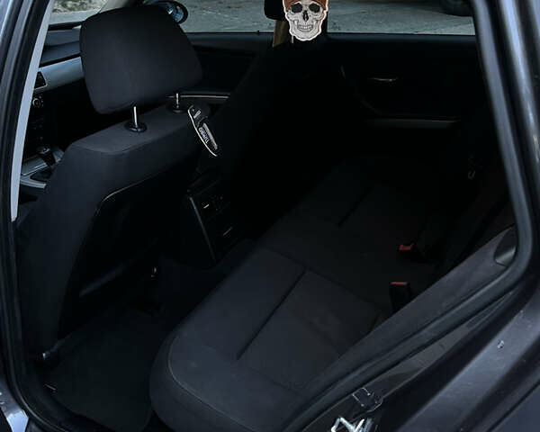 Серый БМВ 3 Серия, объемом двигателя 2 л и пробегом 380 тыс. км за 6600 $, фото 18 на Automoto.ua