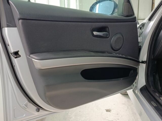 Серый БМВ 3 Серия, объемом двигателя 2 л и пробегом 230 тыс. км за 7500 $, фото 14 на Automoto.ua