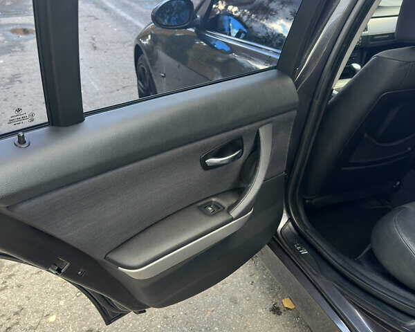 БМВ 3 Серия 2007 в Белой Церкве на Automoto.ua Серый БМВ 3 Серия, объемом двигателя 2.5 л и пробегом 275 тыс. км за 6900 $, фото 15 на Automoto.ua