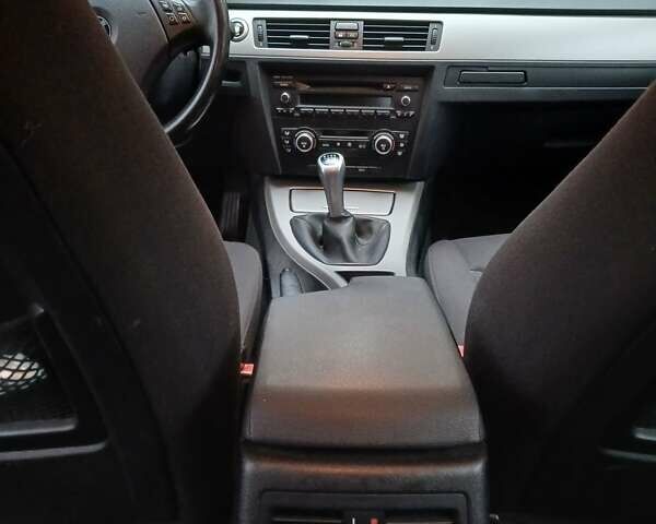 Серый БМВ 3 Серия, объемом двигателя 2 л и пробегом 225 тыс. км за 4800 $, фото 4 на Automoto.ua