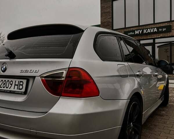 Серый БМВ 3 Серия, объемом двигателя 2 л и пробегом 400 тыс. км за 9000 $, фото 3 на Automoto.ua