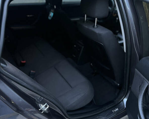 Серый БМВ 3 Серия, объемом двигателя 2 л и пробегом 380 тыс. км за 6600 $, фото 11 на Automoto.ua