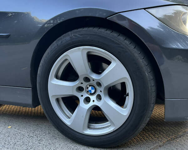 Серый БМВ 3 Серия, объемом двигателя 2 л и пробегом 380 тыс. км за 6600 $, фото 25 на Automoto.ua