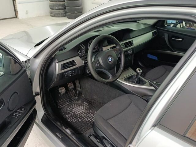 Серый БМВ 3 Серия, объемом двигателя 2 л и пробегом 230 тыс. км за 7500 $, фото 5 на Automoto.ua