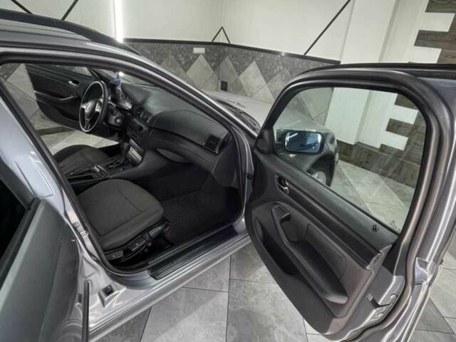 Серый БМВ 3 Серия, объемом двигателя 2 л и пробегом 400 тыс. км за 3300 $, фото 2 на Automoto.ua