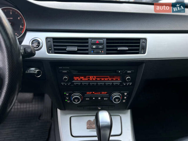 Серый БМВ 3 Серия, объемом двигателя 3 л и пробегом 262 тыс. км за 8900 $, фото 29 на Automoto.ua