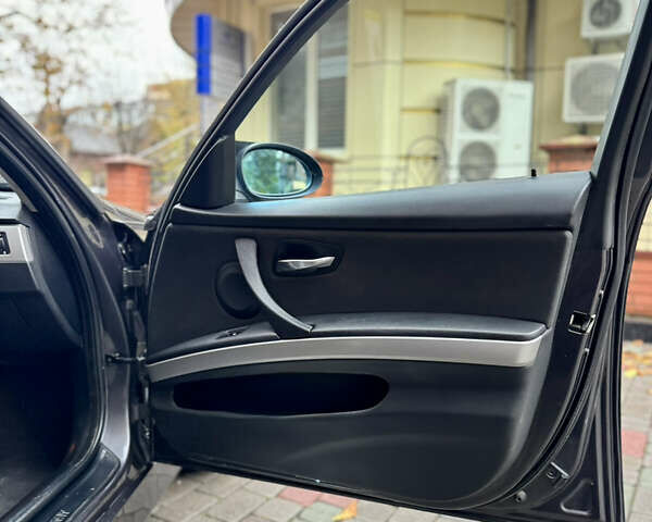 БМВ 3 Серия 2008 в Хмельницком на Automoto.ua Серый БМВ 3 Серия, объемом двигателя 2 л и пробегом 249 тыс. км за 7777 $, фото 35 на Automoto.ua
