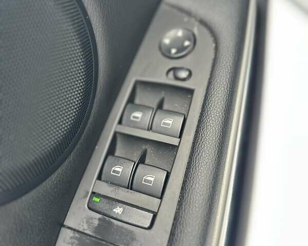 Серый БМВ 3 Серия, объемом двигателя 2 л и пробегом 215 тыс. км за 6900 $, фото 12 на Automoto.ua