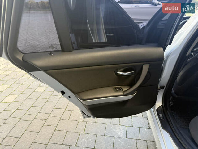 Серый БМВ 3 Серия, объемом двигателя 2 л и пробегом 251 тыс. км за 7800 $, фото 11 на Automoto.ua