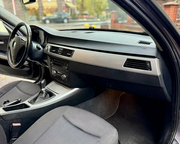 БМВ 3 Серия 2008 в Хмельницком на Automoto.ua Серый БМВ 3 Серия, объемом двигателя 2 л и пробегом 249 тыс. км за 7777 $, фото 37 на Automoto.ua