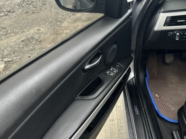 Сірий БМВ 3 Серія, об'ємом двигуна 2 л та пробігом 360 тис. км за 3500 $, фото 6 на Automoto.ua