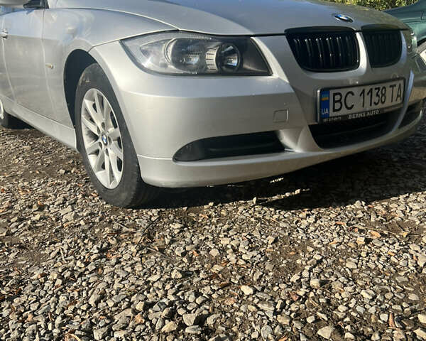 Серый БМВ 3 Серия, объемом двигателя 2 л и пробегом 287 тыс. км за 7800 $, фото 1 на Automoto.ua