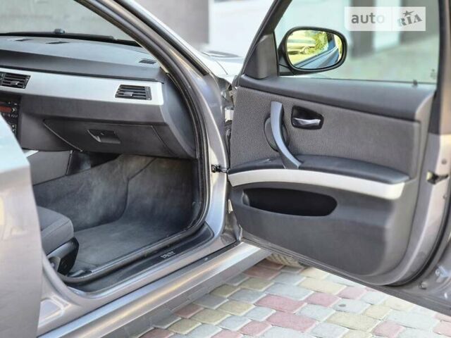 Серый БМВ 3 Серия, объемом двигателя 2 л и пробегом 250 тыс. км за 8500 $, фото 10 на Automoto.ua
