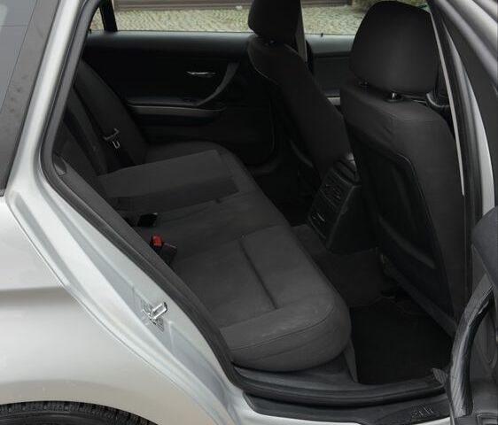 Сірий БМВ 3 Серія, об'ємом двигуна 2 л та пробігом 268 тис. км за 3690 $, фото 11 на Automoto.ua