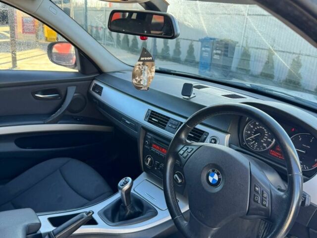 Серый БМВ 3 Серия, объемом двигателя 2 л и пробегом 320 тыс. км за 3781 $, фото 2 на Automoto.ua