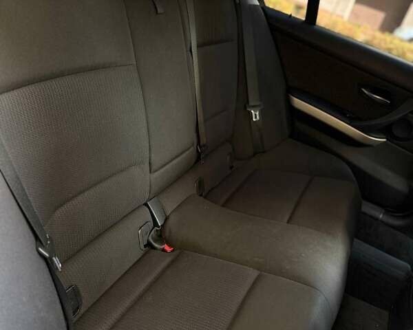 Серый БМВ 3 Серия, объемом двигателя 2 л и пробегом 267 тыс. км за 9900 $, фото 6 на Automoto.ua