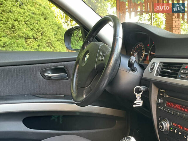 Серый БМВ 3 Серия, объемом двигателя 2 л и пробегом 327 тыс. км за 7600 $, фото 43 на Automoto.ua