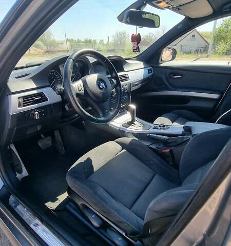 Серый БМВ 3 Серия, объемом двигателя 2 л и пробегом 252 тыс. км за 10800 $, фото 6 на Automoto.ua