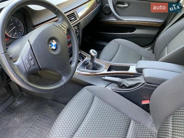 Серый БМВ 3 Серия, объемом двигателя 2 л и пробегом 73 тыс. км за 10800 $, фото 3 на Automoto.ua