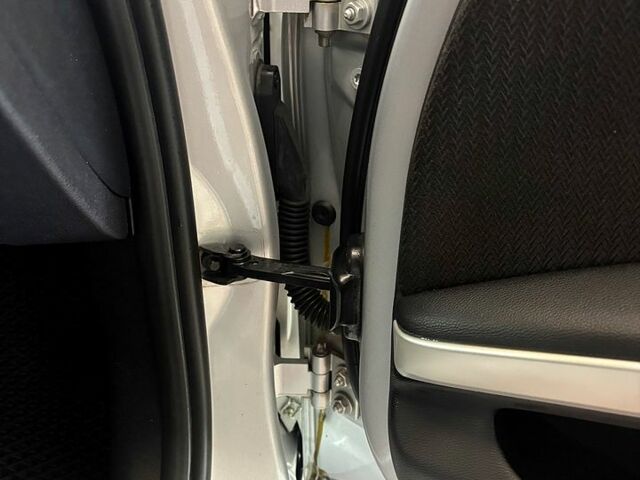 Серый БМВ 3 Серия, объемом двигателя 2 л и пробегом 284 тыс. км за 7999 $, фото 10 на Automoto.ua