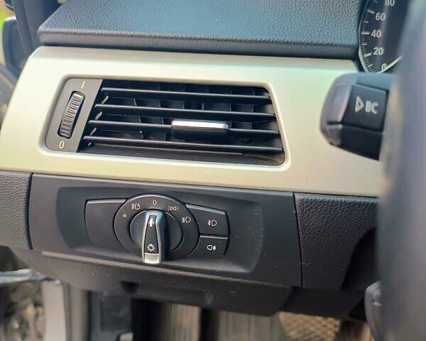 Сірий БМВ 3 Серія, об'ємом двигуна 2 л та пробігом 305 тис. км за 10500 $, фото 24 на Automoto.ua