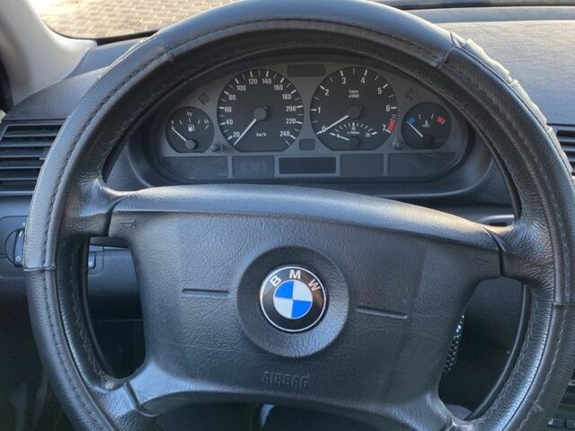 Синий БМВ 3 Серия, объемом двигателя 1.8 л и пробегом 265 тыс. км за 4200 $, фото 9 на Automoto.ua