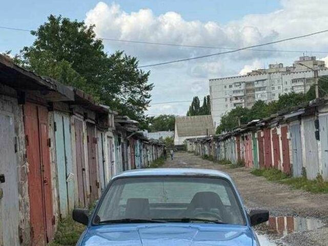 Синий БМВ 3 Серия, объемом двигателя 2 л и пробегом 777 тыс. км за 2600 $, фото 1 на Automoto.ua