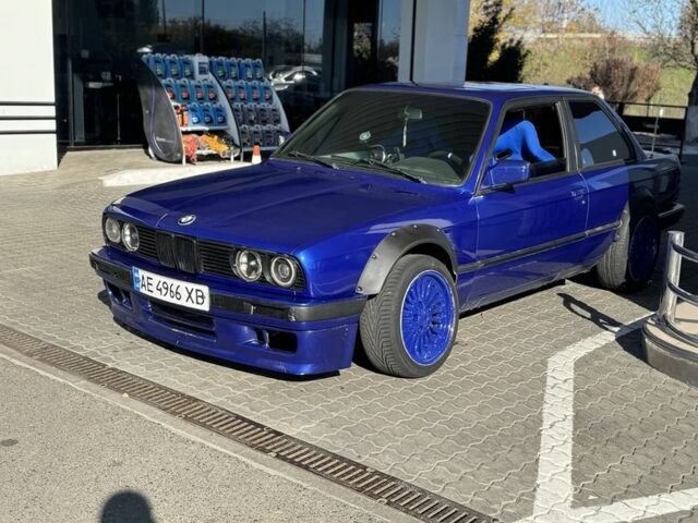 Синий БМВ 3 Серия, объемом двигателя 2 л и пробегом 250 тыс. км за 7000 $, фото 2 на Automoto.ua