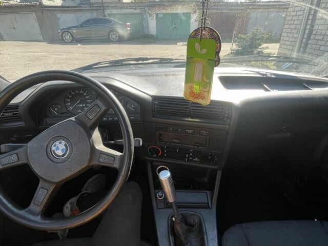 Синій БМВ 3 Серія, об'ємом двигуна 1.8 л та пробігом 150 тис. км за 2400 $, фото 7 на Automoto.ua